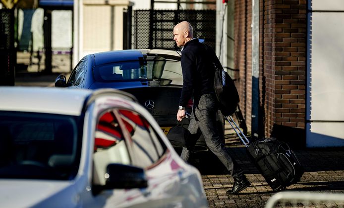 2018-01-07 13:22:58 AMSTERDAM - Trainer Erik ten Hag komt aan bij de Toekomst voor zijn eerste training van Ajax. ANP ROBIN VAN LONKHUIJSEN