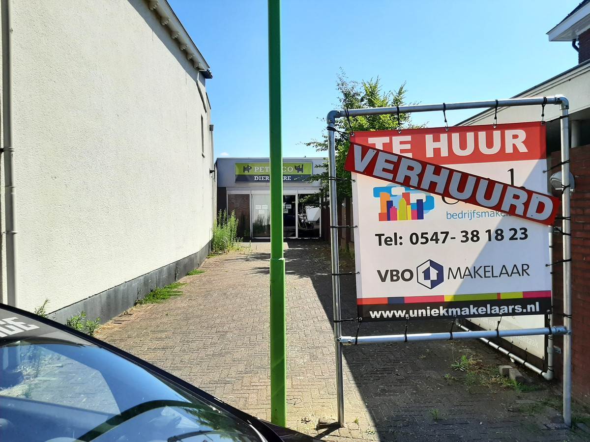 Kringloop Outlet Goor schuift winkelpand op  Foto  AD.nl
