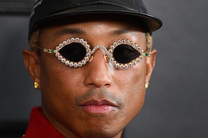Van een beetje blingbling is Pharrell Williams nooit vies geweest, hier bij zijn intrede op de Grammy Awards afgelopen 5 februari in Los Angeles.