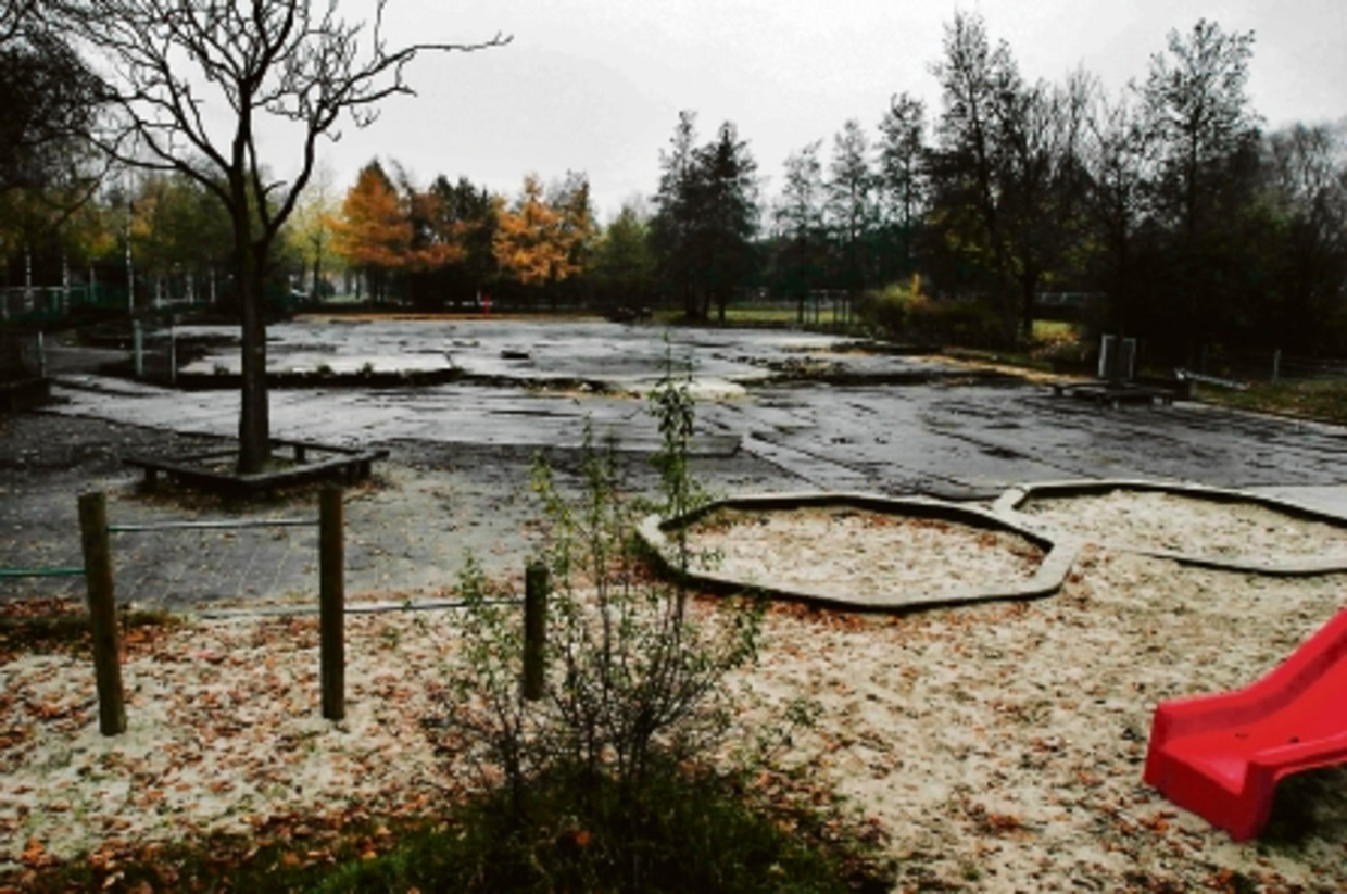 Op deze plek stond in Uden de islamitische basisschool Bedir die in november 2004, kort na de moord op Theo van Gogh, in brand werd gestoken. (FOTO JÃ¿RGEN CARIS) Beeld Trouw