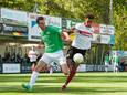 Kiyjano Hugo (r) namens Hoogland in duel met Westlandia, vorig seizoen.