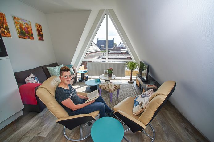 Jessica Hoevenaars was in 2018 de eerste bewoonster van negen 'uitkijkwoningen', semi-permanente woningen in Venhorst. Boekel wil nu een woonwijkje met 50 van soortgelijk tijdelijke woningen.
