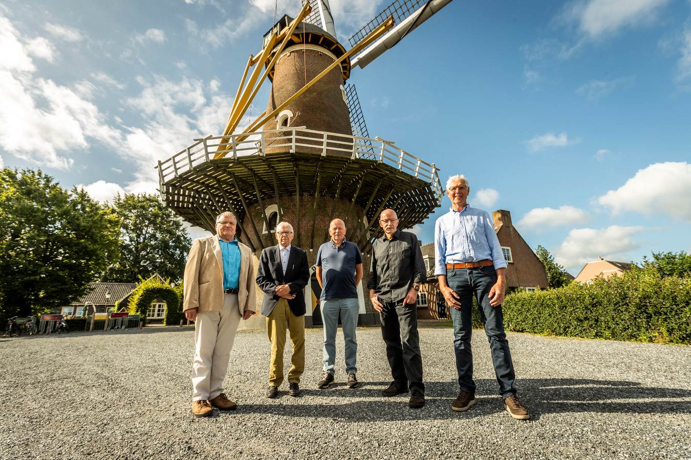 Het bestuur van Stichting Landjuweel: Harrie van Nunen, Hendrik van der Hamsvoort, Wim van den Biggelaar, Toon van der Aa en Cees van Rijen.