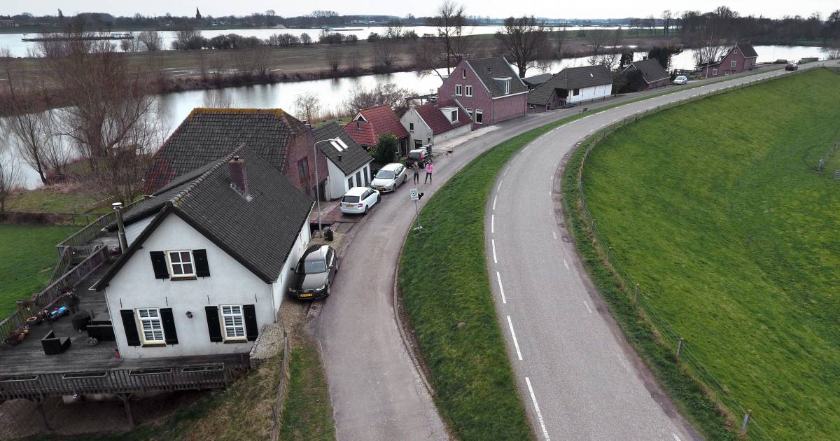 de dijk langs de waal komende jaren op sterkte gebracht rivierenland gelderlander nl
