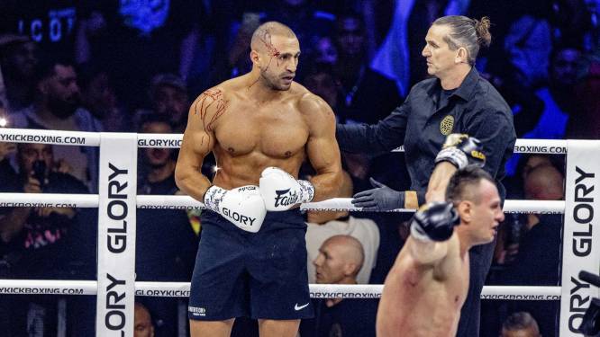 Scheidsrechter Edward staat tussen Badr Hari en Rico Verhoeven, maar fluit ook bij de jeugd: 'Die jonge gasten zijn niet te houden’