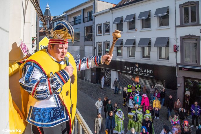 Ajuinworp met prins Sjalen op deGrote Markt van Aalst