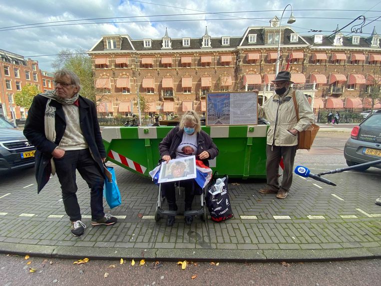 Twintig tot dertig mensen bijeen voor herdenking Theo van Gogh