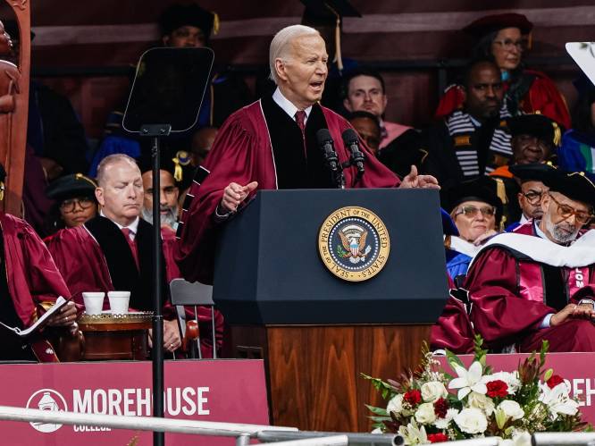 Afgestudeerden tonen Biden hun onvrede over steun aan Israël: “Diverse studenten draaiden hun stoelen om”