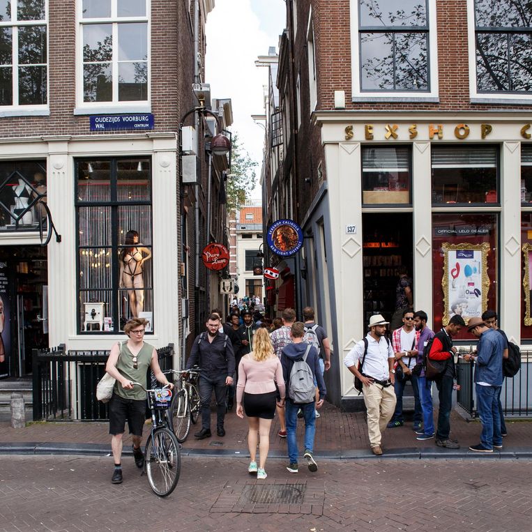 Toeristen in Amsterdam Beeld Carly Wollaert