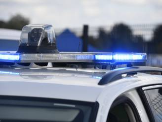 Bestuurster (27) gewond na botsing tussen twee auto’s in Pelt