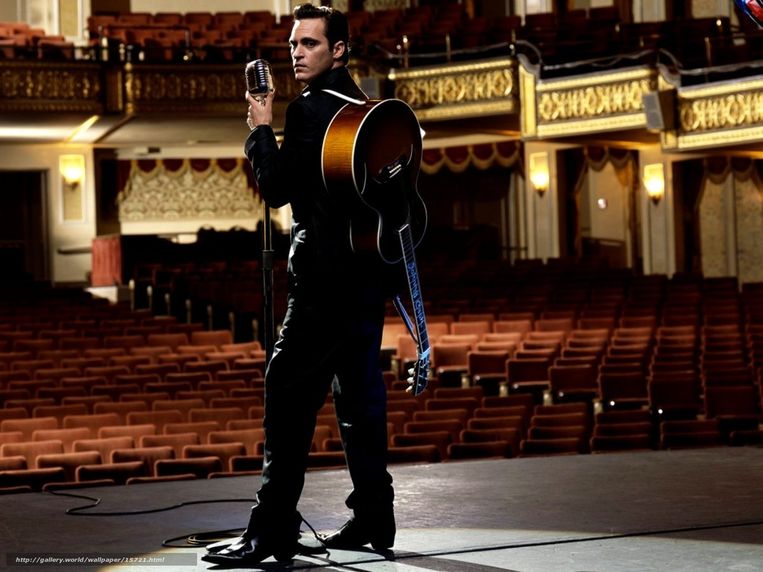 Joaquin Phoenix als Johnny Cash in ‘Walk the Line’. Beeld 