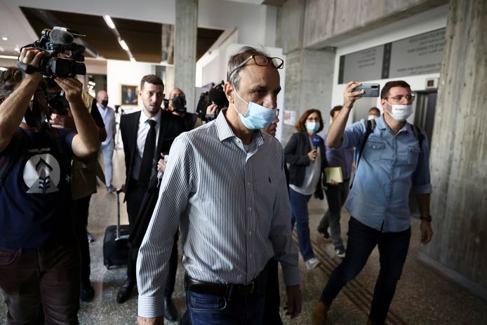 Shmuel Peleg, de opa van Eitan Biran (6), bij aankomst in de rechtbank in Tel Aviv, op 11 november.