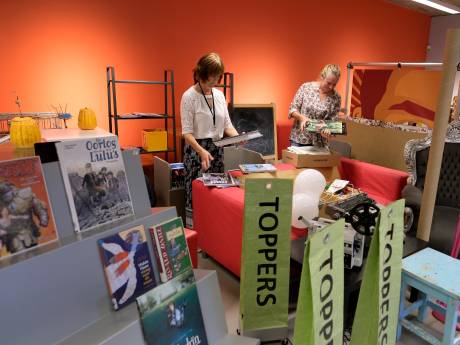 Nieuwe stadsdichter schrijft raamgedicht over belangrijke rol van de Bibliotheek Maassluis 