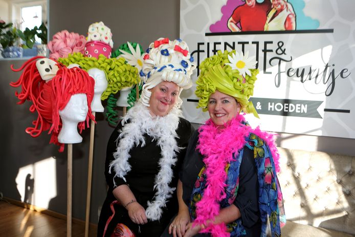 Fientje en Feuntje in hun atelier.