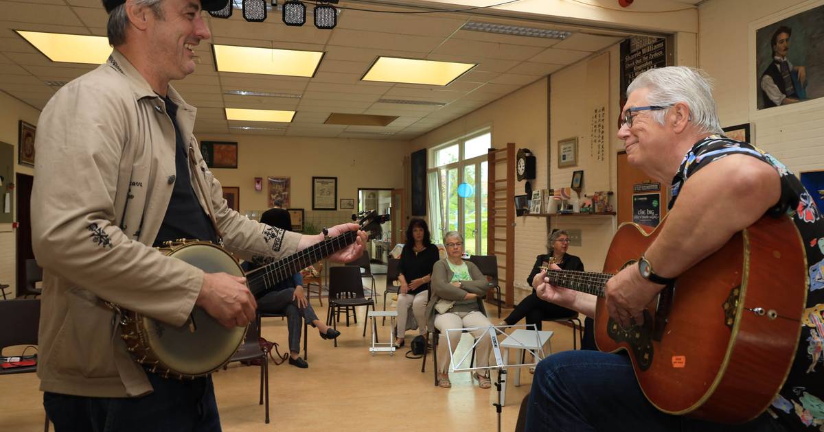 Met het optreden van Broeder Dieleman keert de ziel terug in poppodium Deuzonschole in Hoofdplaat