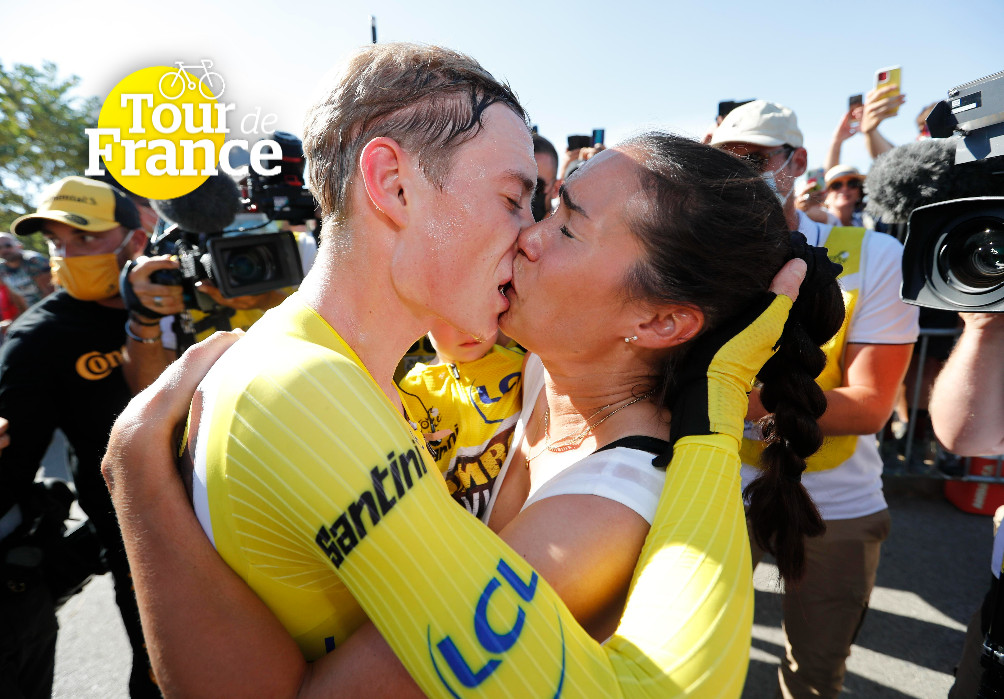 Jonas Vingegaard på cyklen igen Trine og Frida hepper på sidelinjen BILLEDBLADET