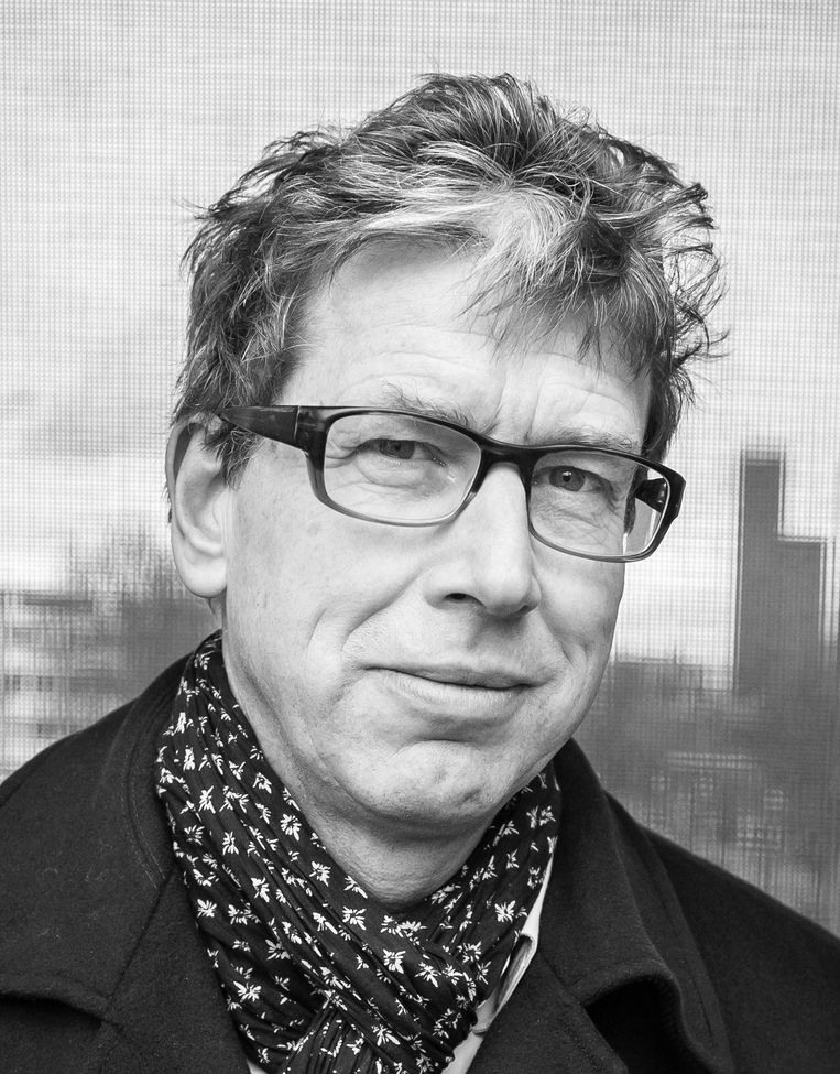 Zef Hemel. Spreekt en schrijft over grootstedelijke problematiek. Op verzoek van burgemeester Halsema boog hij zich over de Amsterdamse binnenstad. Beeld Mats van Soolingen