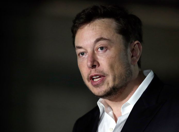 Tesla-topman Elon Musk heeft zich weer in de nesten getwitterd.