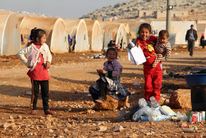 Syrische kinderen uit de provincie Deir  Ezzor in een vluchtelingenkamp in Idlib.