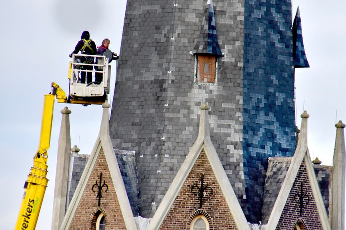 Leien Van Pancratius Kerk In Diever Gaan In De Verkoop Om Bij Te Dragen