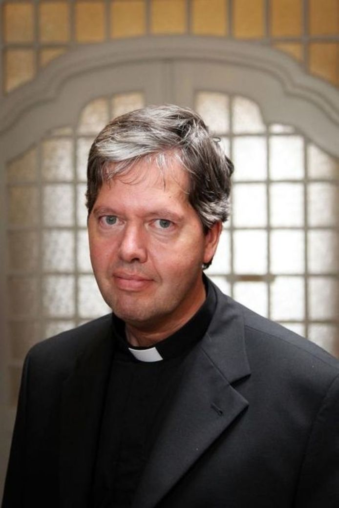 Hulpbisschop in Den Bosch Rob Mutsaers (63).
