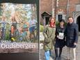 Schepen van Cultuur Ilse Wevers, schepen van Toerisme Hanne Schrooten en burgemeester Marco Goossens (CD&V) stelden de nieuwe brochure voor op Erfgoeddag aan de Commanderij van Gruitrode.