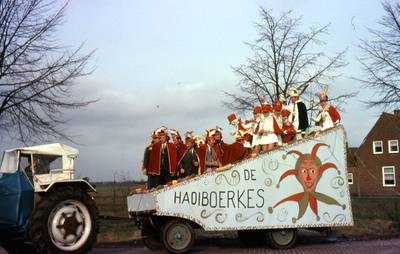 Wel feest om 55 jaar Haoiboerkes in Hooge Mierde, maar geen pèkskes: ‘Ik denk niet dat mensen die in