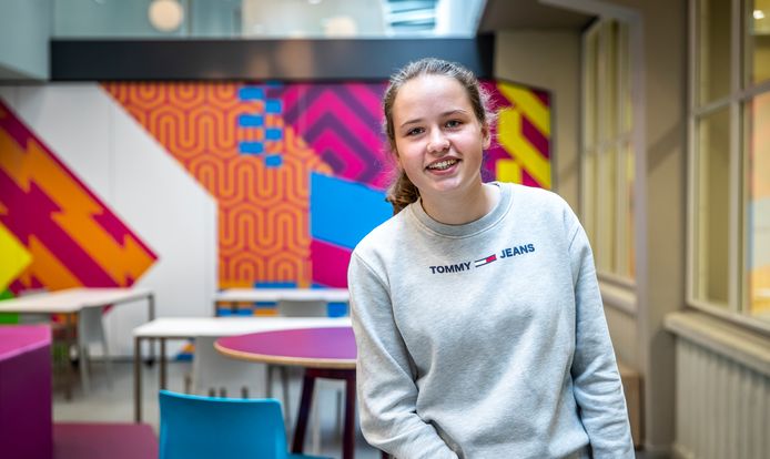 Scholier Kim Snoeijen doet examen op Aloysius De Roosten in Eindhoven.