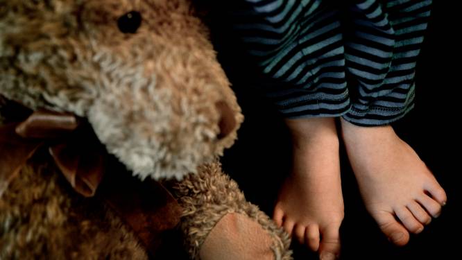 Toen mama thuiskwam had dochtertje (1) opeens twintig blauwe plekken: 'Snap niet wat er gebeurd is’