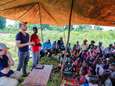 Twee Vlamingen delen geld uit in Oeganda: “Wat ze ermee doen, is hun zaak”
