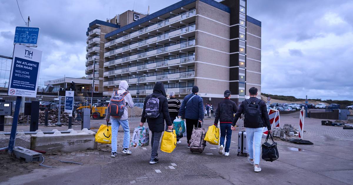Asielzoekers In Den Haag Asielzoekers uit Ter Apel aangekomen in Den Haag voor spoedopvang | Den