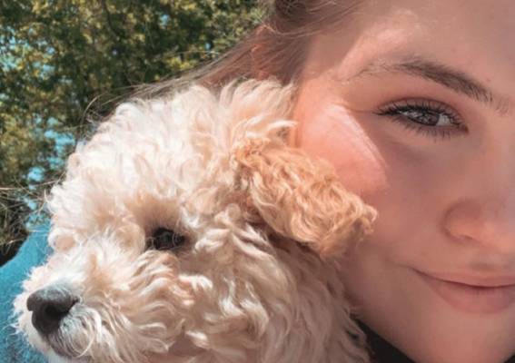 Koningshuis deelt nog nooit vertoonde foto van Amalia met puppy Mambo