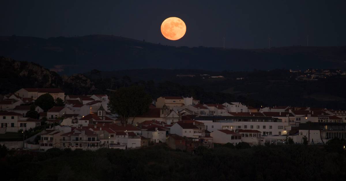 Cos’è la “luna piena fragola” che si può osservare all’alba di domenica?  |  Scienze