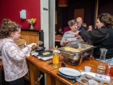 Den Hout smult op Nationale Pannenkoekendag in dorpshuis Den Brink