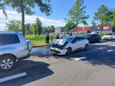 Flinke botsing in Leusden: auto raakt zwaar beschadigd