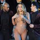 Schaars geklede Mariah Carey gaat volledig de mist in tijdens nieuwjaarsoptreden