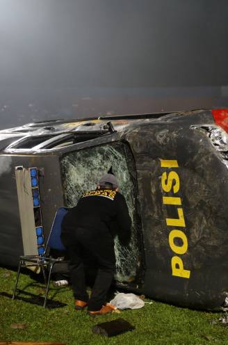 Een van de zwaarste stadionrampen ooit: zeker 174 doden bij stormloop na voetbalwedstrijd in Indonesië