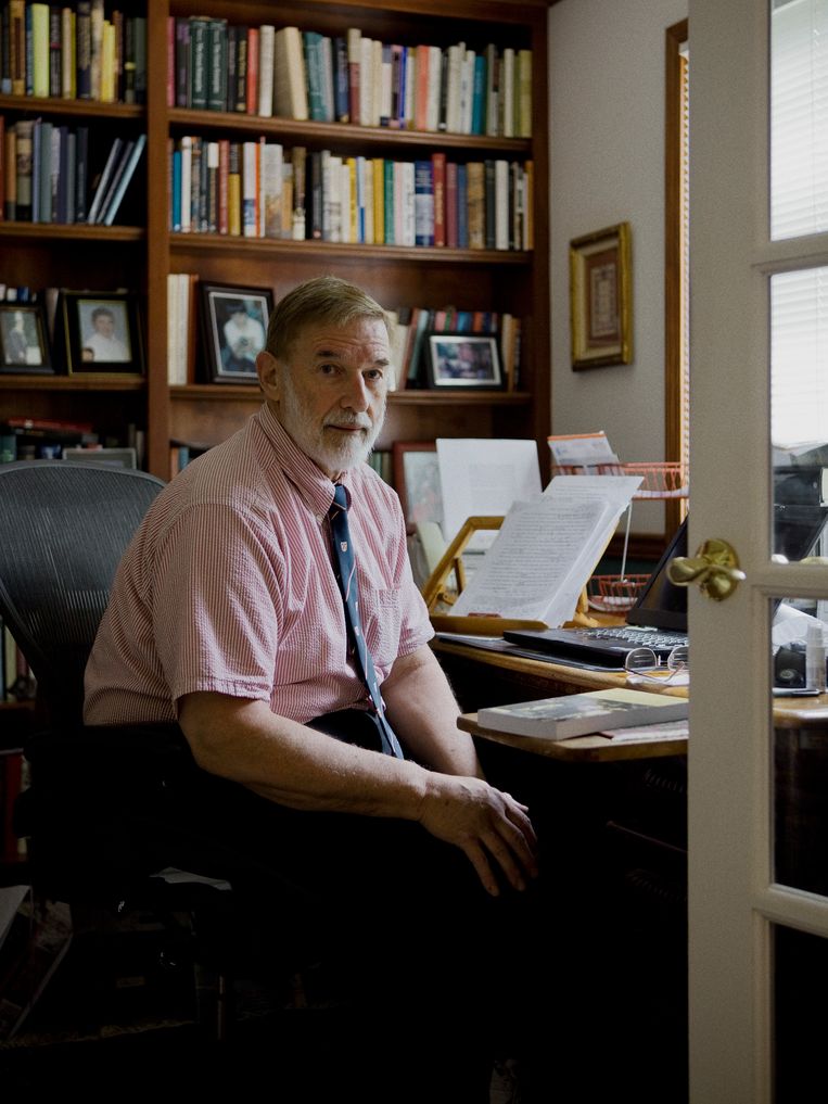 Geoffrey Parker: 'Door de grote tekorten in die jaren  was niemand in staat oorlogen te winnen. maar verlies slikken kon evenmin, waardoor de strijd eindeloos duurde’ Beeld Jussi Puikkonen/KNAW