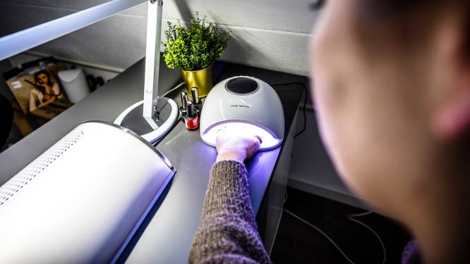 ‘Nagellakdrogers voor gellak vergroten kans op huidkanker’