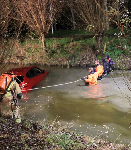 Gestolen auto in water gevonden in Honselersdijk