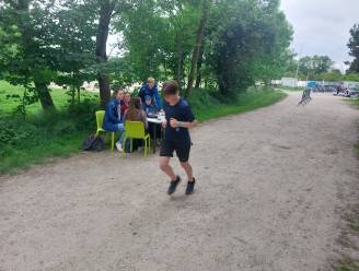 IN BEELD. Leerlingen sport Atheneum Herzele meten zich met elkaar in triatlon