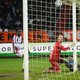 Ajax heeft de band met Overmars nog niet doorgesneden