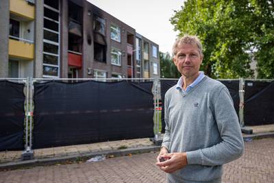 Corporatiedirecteur Eppinga breekt vakantie af vanwege heftige brand in Hengelo