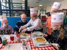 Een goed gesprek onder het genot van zelfgebakken pannenkoeken in Zeddam