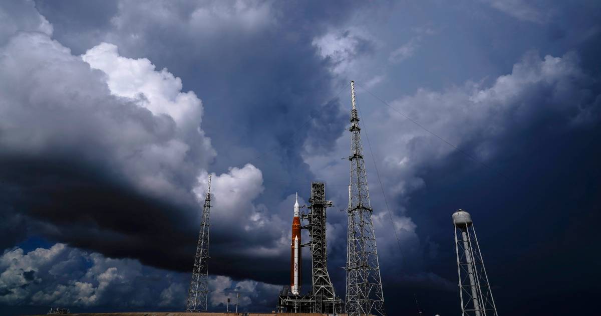 Il lancio del razzo Luna della NASA è di nuovo in pericolo, questa volta a causa dell’avvicinarsi di una tempesta tropicale |  All’estero