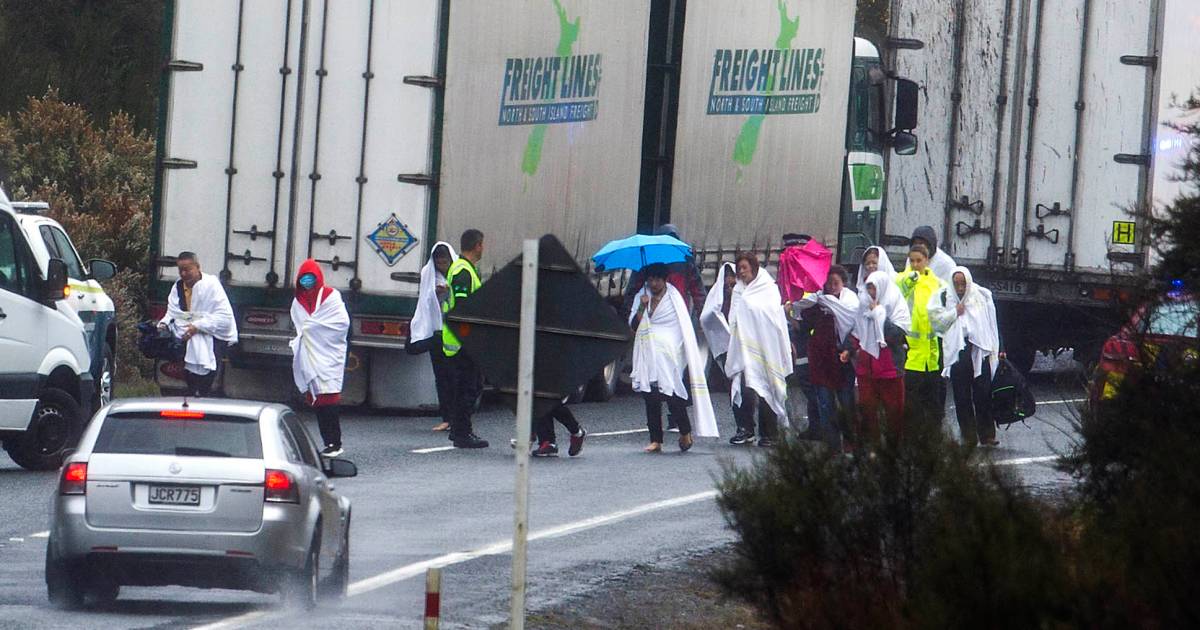 Zeker zes doden bij ernstig busongeluk Nieuw-Zeeland.