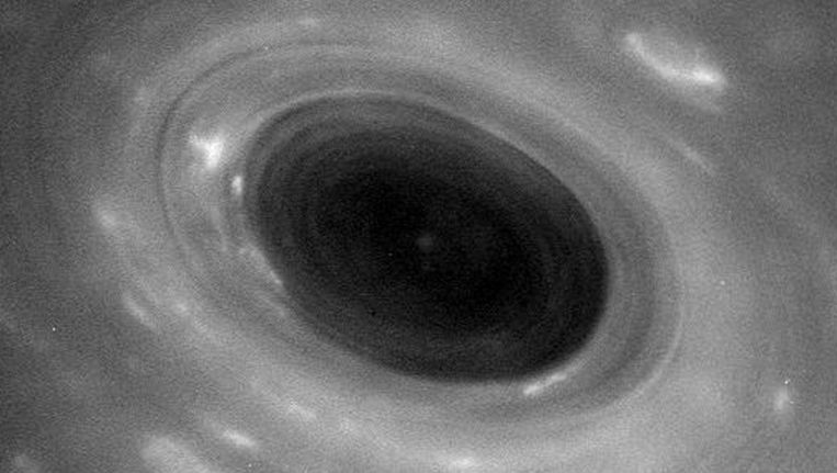 Na Spectaculaire Duik Door Ringen Saturnus Stuurt Ruimtesonde
