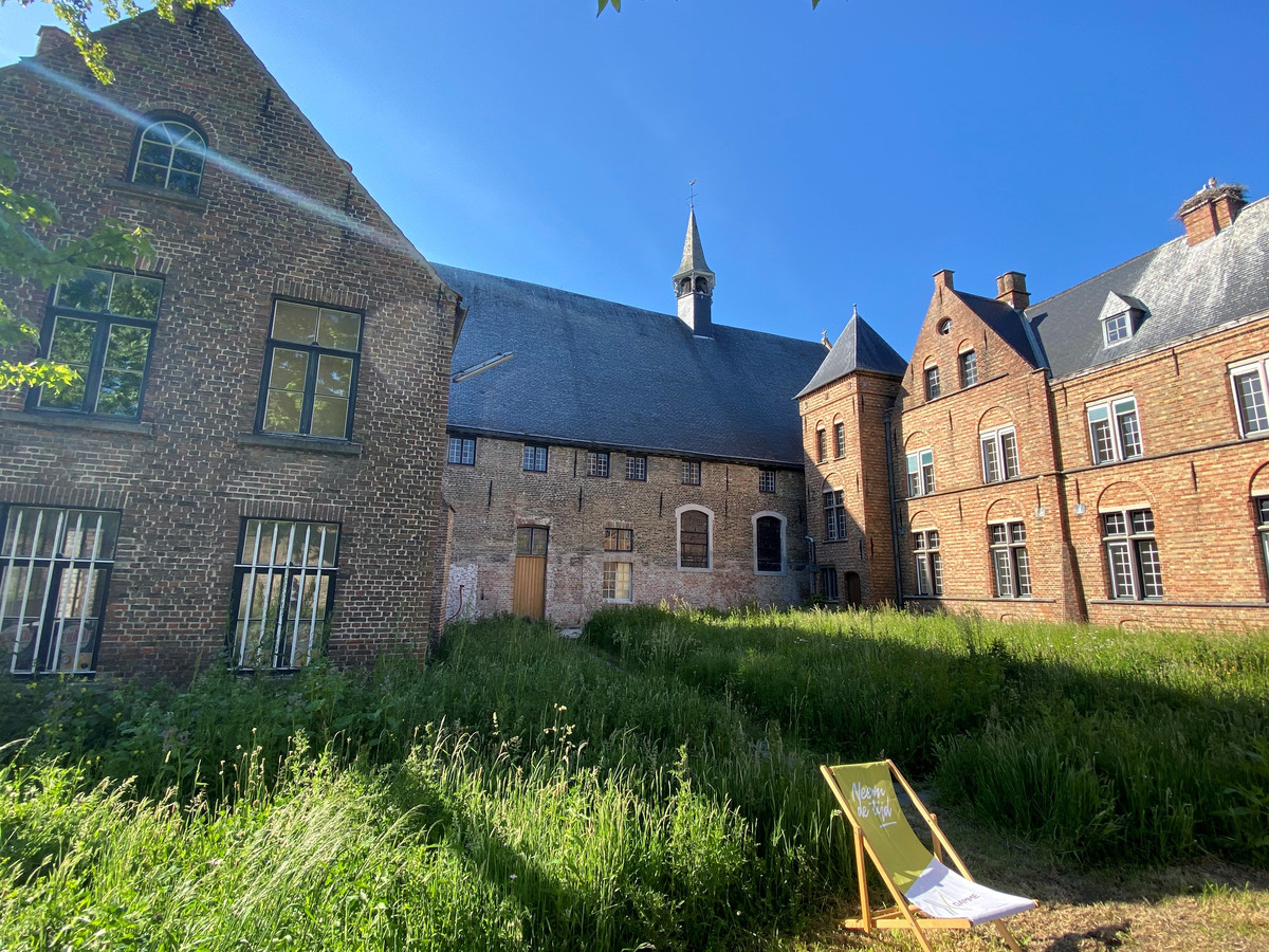 Het indrukwekkende Sint-Janshospitaal en de tuin krijgen deze zomer een invulling als erfgoedlab.