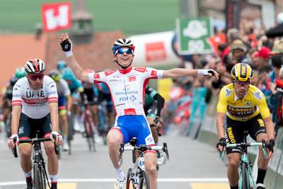 Klimtalent Gaudu klopt Costa en Roglic in sprint bergop