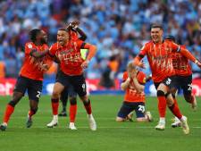 Luton Town wint na penalty’s duel van 200 miljoen en houdt scorende Gustavo Hamer uit Premier League